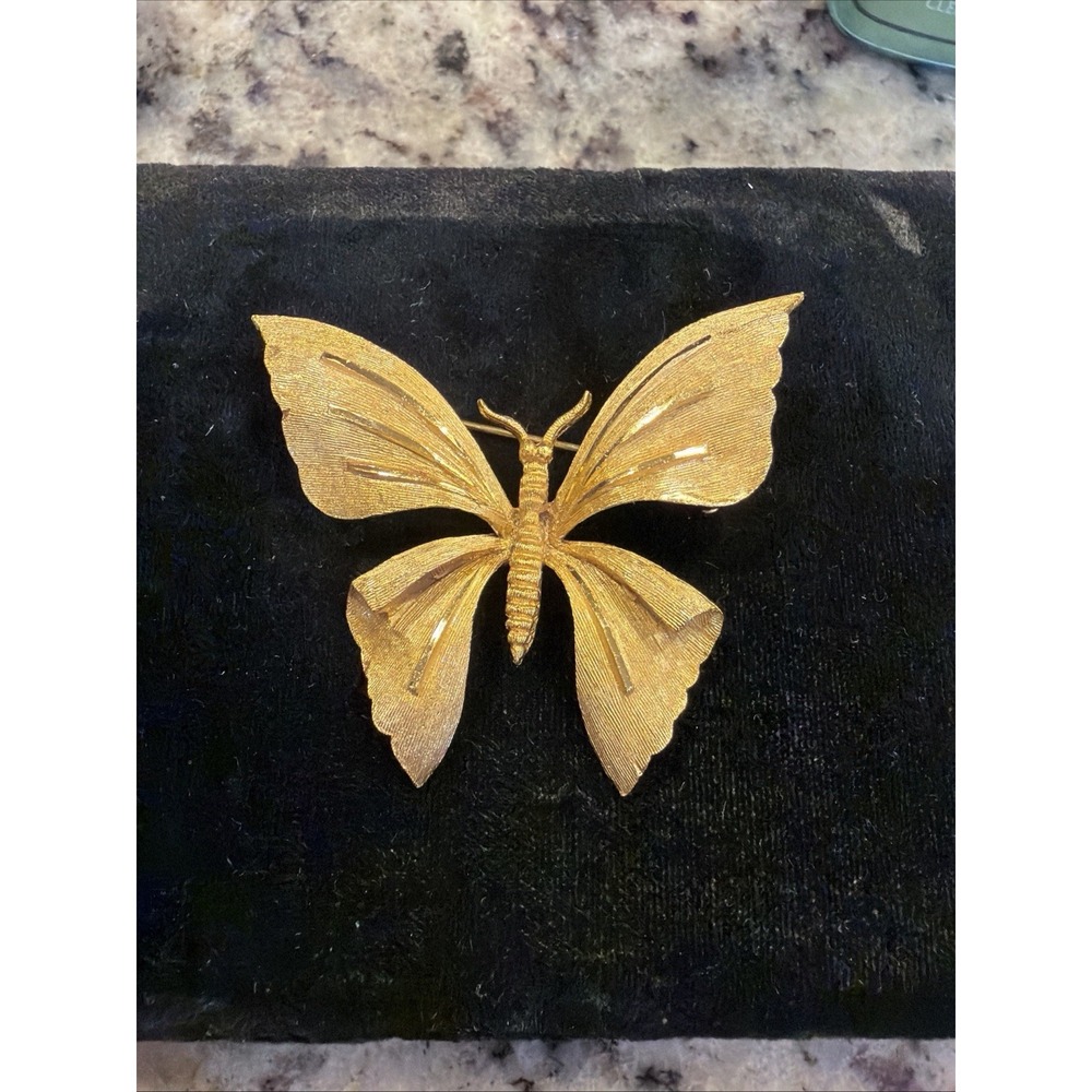 Vintage BSK Gold Tone Butterfly Brooch Textured Wings Signed‎